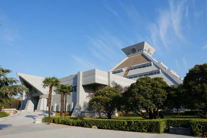 河南博物院主展馆建筑外观实景